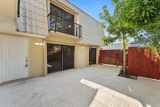 1700 Embassy Dr Unit 708, West Palm Beach, FL 33401