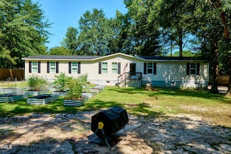 5612 Baggett Ln, Hope Mills, NC 28348