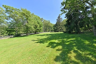 5 Pomona Ln, New Square, NY 10977