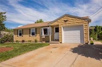 48 Stoneham Dr, Woonsocket, RI 02895