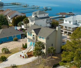 8728 Emerald Plantation Rd, Emerald Isle, NC 28594