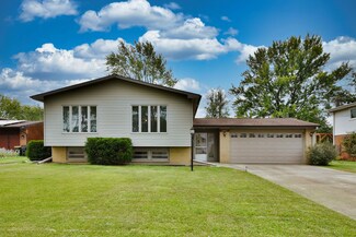 15W671 Diversey Ave, Elmhurst, IL 60126