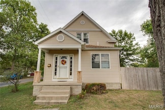 307 N East St, Carlinville, IL 62626