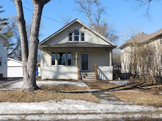 1124 8th St N, Fargo, ND 58102