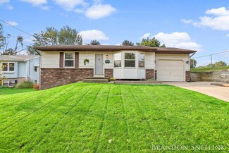 1746 6th St NW, Grand Rapids, MI 49504