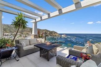 133 Upper Terrace Rd, Avalon, CA 90704