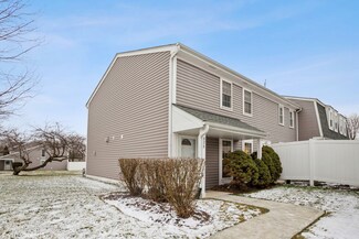 426 Northampton Ln, Roselle, IL 60172