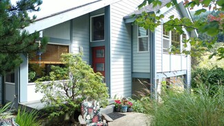 251 Combs Cir, Yachats, OR 97498