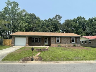 2 Clarksville Ln, Goose Creek, SC 29445