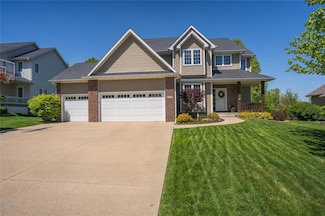 9823 Hickory Dr, Urbandale, IA 50322
