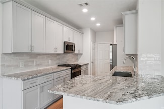10 Fairlee Ct, Magnolia, TX 77354
