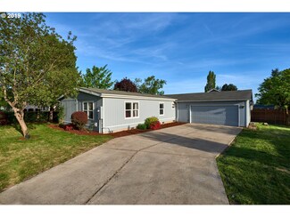 1176 SW Alder St, Dundee, OR 97115