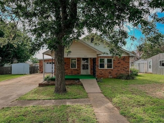 309 N Spencer St, Hinton, OK 73047