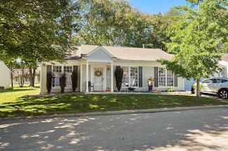 16 Beechwood Dr, Waterford, CT 06385