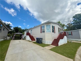 51 E Cardinal Ln, Lawrenceville, GA 30044