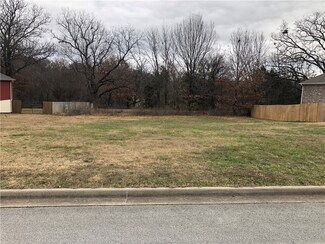 740 Infantry Ln, Prairie Grove, AR 72753
