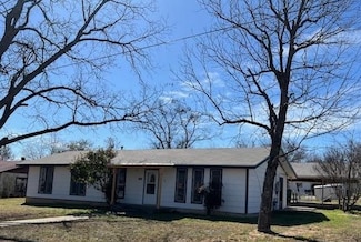 900 E Wallace St, Llano, TX 78643