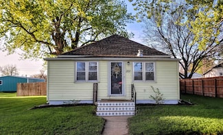207 W Cedar St, Pleasanton, NE 68866