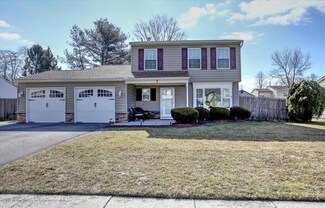 7 Garden Way, Howell, NJ 07731
