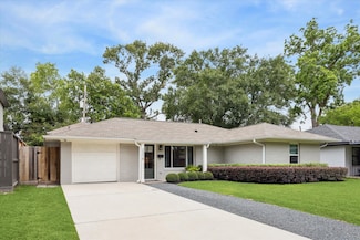 2218 Gardenia Dr, Houston, TX 77018