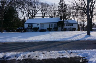 5 Madaline Dr, Edison, NJ 08820