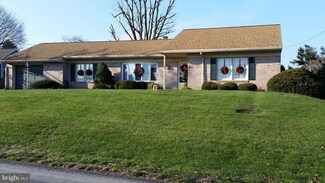 30 Cherry Hill Rd, Ronks, PA 17572
