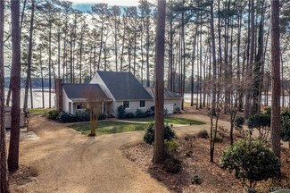 511 Skipjack Ln, Cobbs Creek, VA 23035