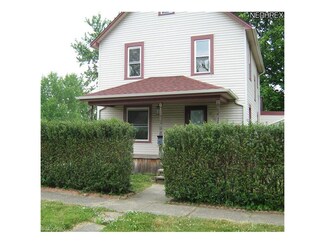 564 W New York Ave, Sebring, OH 44672