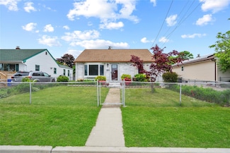 31 Brennan Place, Deer Park, NY 11729