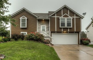1024 W Piatt Ln, Olathe, KS 66061