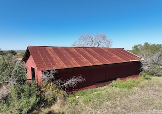 119 Hidden Ln, Jourdanton, TX 78026