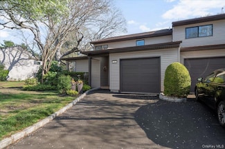 54 Northgate Cir, Melville, NY 11747