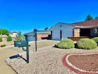 8707 Delamar Ave NE, Albuquerque, NM 87111