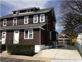 11 Clawson St, Staten Island, NY 10306