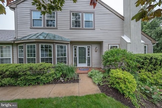 27 Manchester Ct, Berwyn, PA 19312