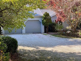 522 Cotuit Bay Dr, Cotuit, MA 02635