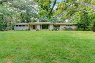 101 Crabtree Rd, East Dundee, IL 60118