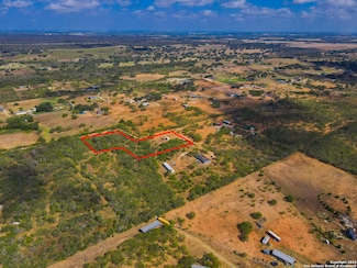 600 Country Breeze, Floresville, TX 78114