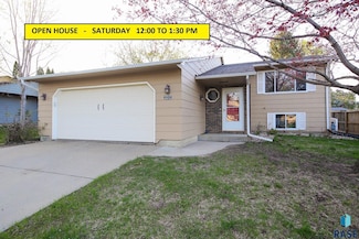 2212 S Melanie Ln, Sioux Falls, SD 57103