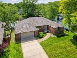 5620 Woodcrest Dr, Edina, MN 55424