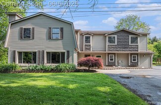 6080 Waldon Rd, Clarkston, MI 48346
