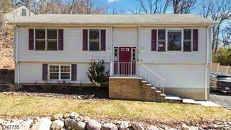 18 Goshen Rd, Hewitt, NJ 07421