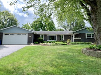38W173 Hopps Rd, Elgin, IL 60124