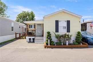 63 East Dr, Rumford, RI 02916