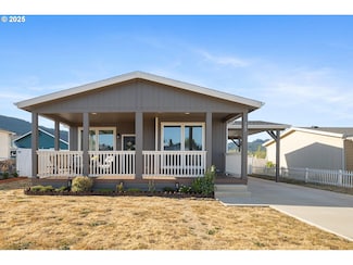 387 E Locust Ct, Yoncalla, OR 97499