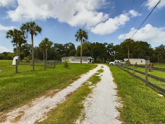945 Ellerbee Rd, Okeechobee, FL 34972