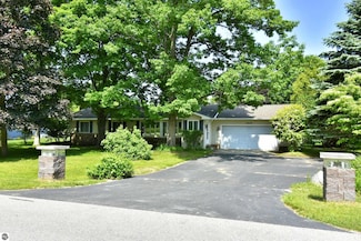 12829 S Roseland Dr, Traverse City, MI 49684
