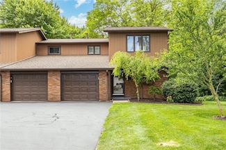 321 Penhurst Rd, Rochester, NY 14610