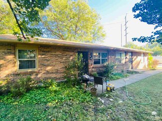 2113 Casement Rd, Manhattan, KS 66502