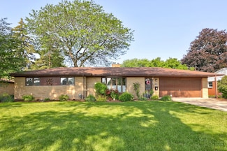 120 Sunburst Dr, Frankenmuth, MI 48734